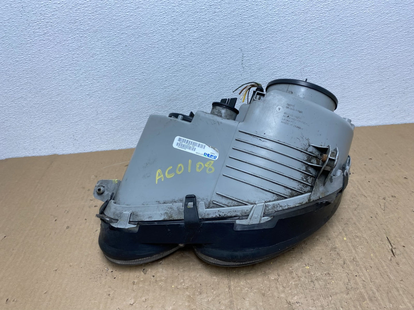 2003-2005 Mercedes Benz W209 CLK Right Passenger Halogen Headlight AC0108 DW6