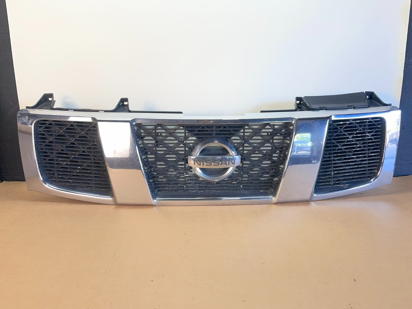 2004 to 2007 Nissan Titan Armada Front Upper Grill Grille af8588 DG0