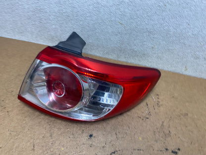2010 to 2012 Hyundai Santa Fe Right Passenger RH Tail Light OEM S7639 DW1