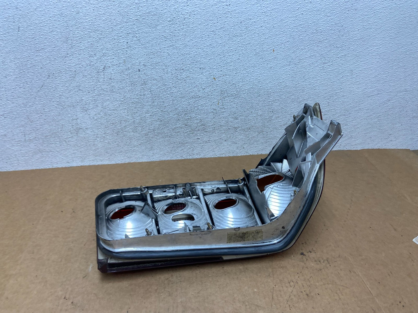 1990 - 2002 Mercedes R129 SL500 SL600 Rear Right Passenger Tail Light AE3073 DG6