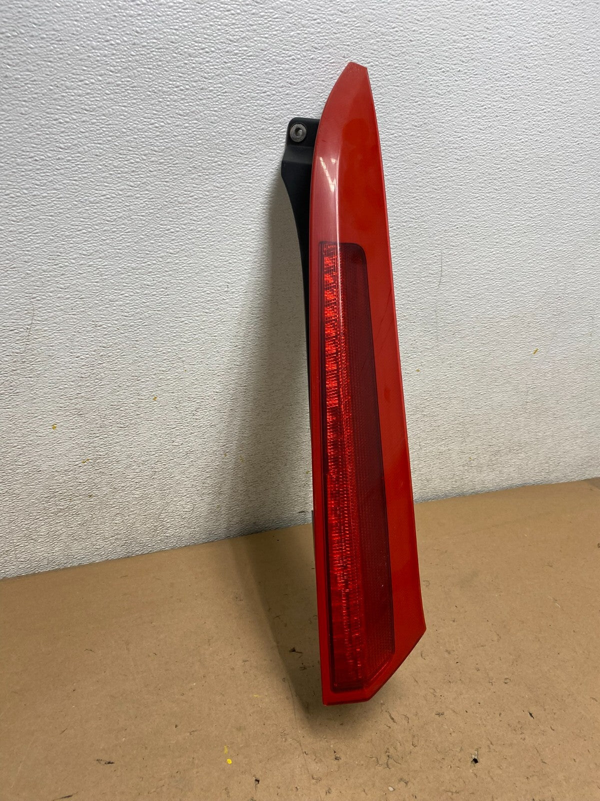 2003 to 2006 Volvo XC90 Right Passenger Side Upper Tail Light H5918 DG12