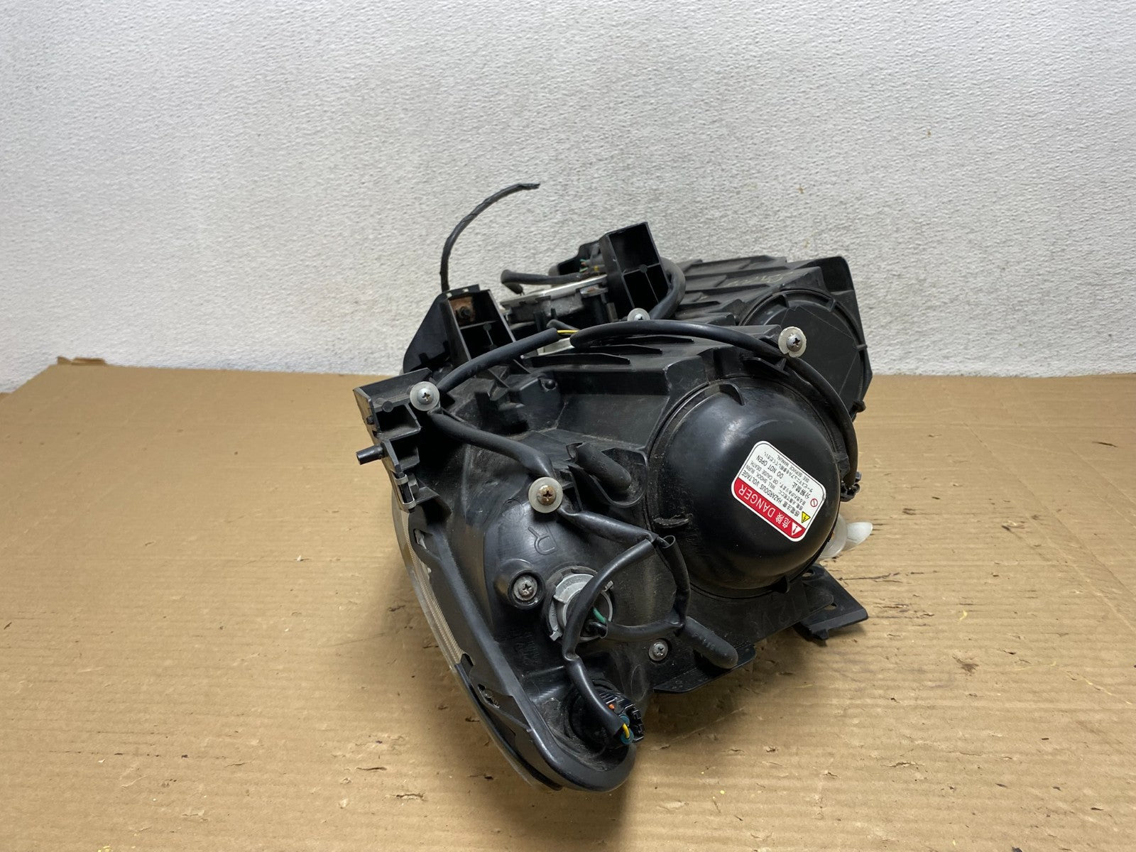 2010 - 2012 Mazda Cx9 Cx-9 Right Passenger RH Headlight Xenon HID AG9056 DW6