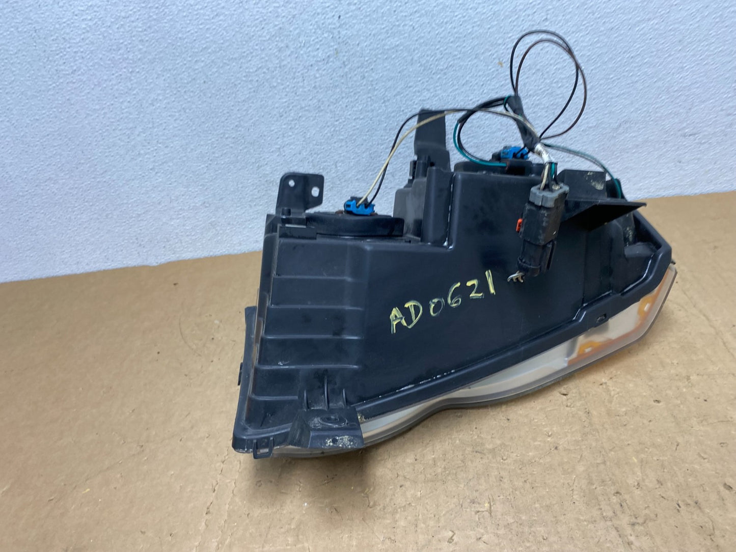 2008-2010 Jeep Grand Cherokee Right RH Side Halogen Headlight AD0621 DW7
