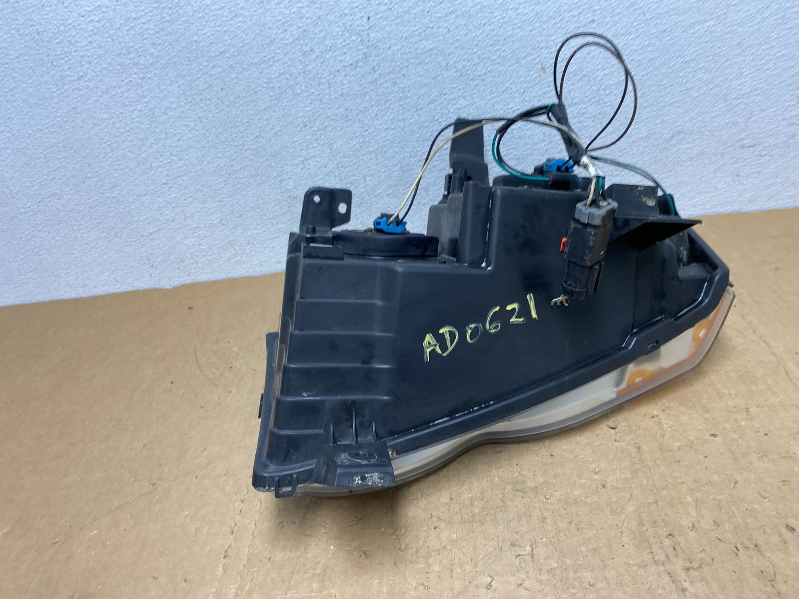 2008-2010 Jeep Grand Cherokee Right RH Side Halogen Headlight AD0621 DW7