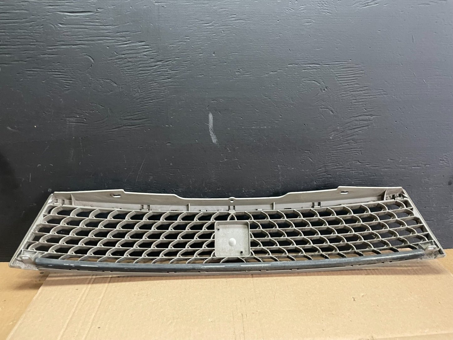 2003 2004 2005 Saturn L L200 L300 Front Upper Grill Grille AB7591 DG5