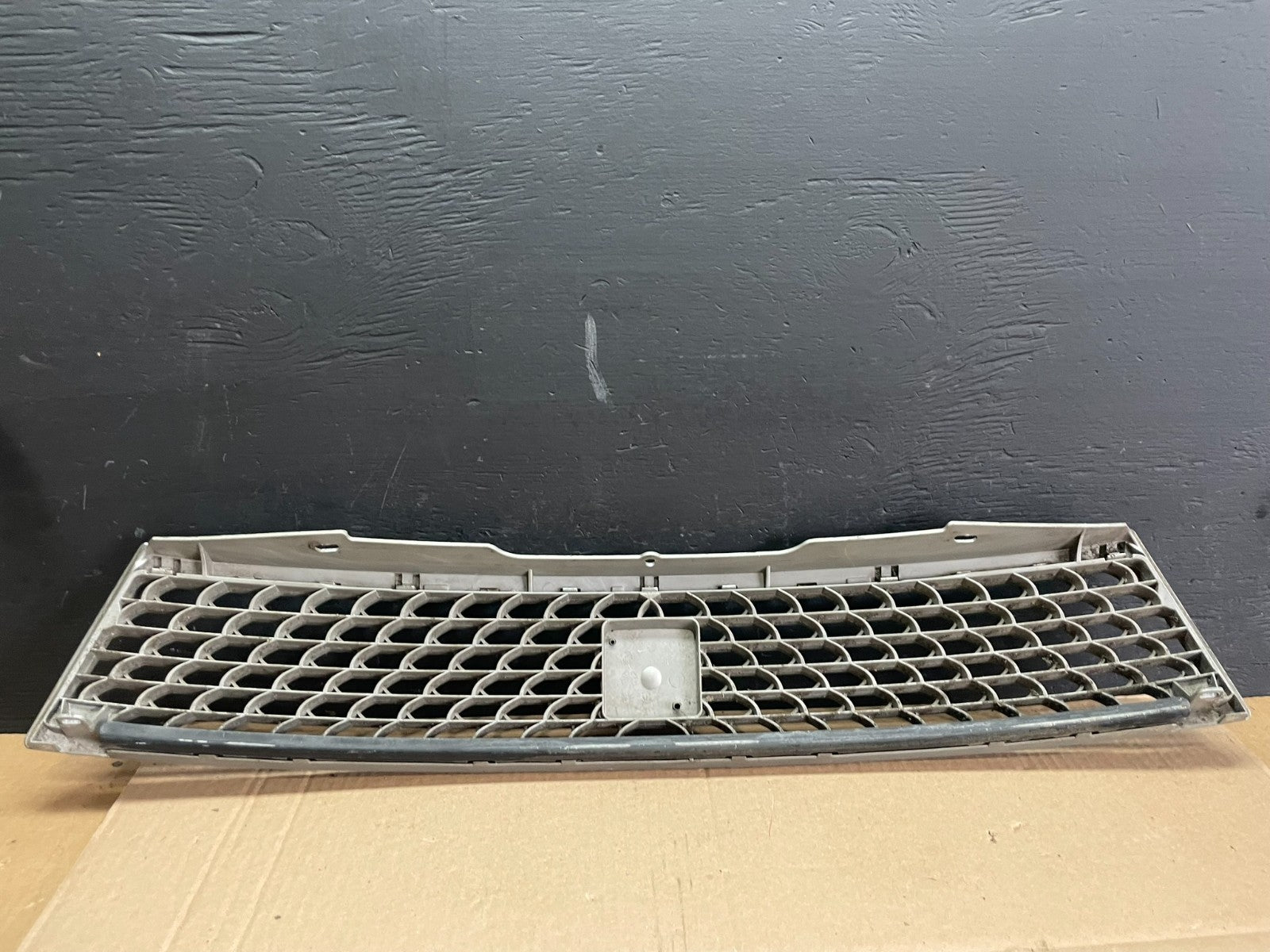 2003 2004 2005 Saturn L L200 L300 Front Upper Grill Grille AB7591 DG5