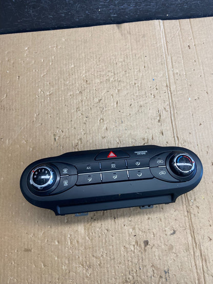 2016 to 2018 Kia Sorento Temperature AC Climate Control 97250-C5XXX AE4115 DG0