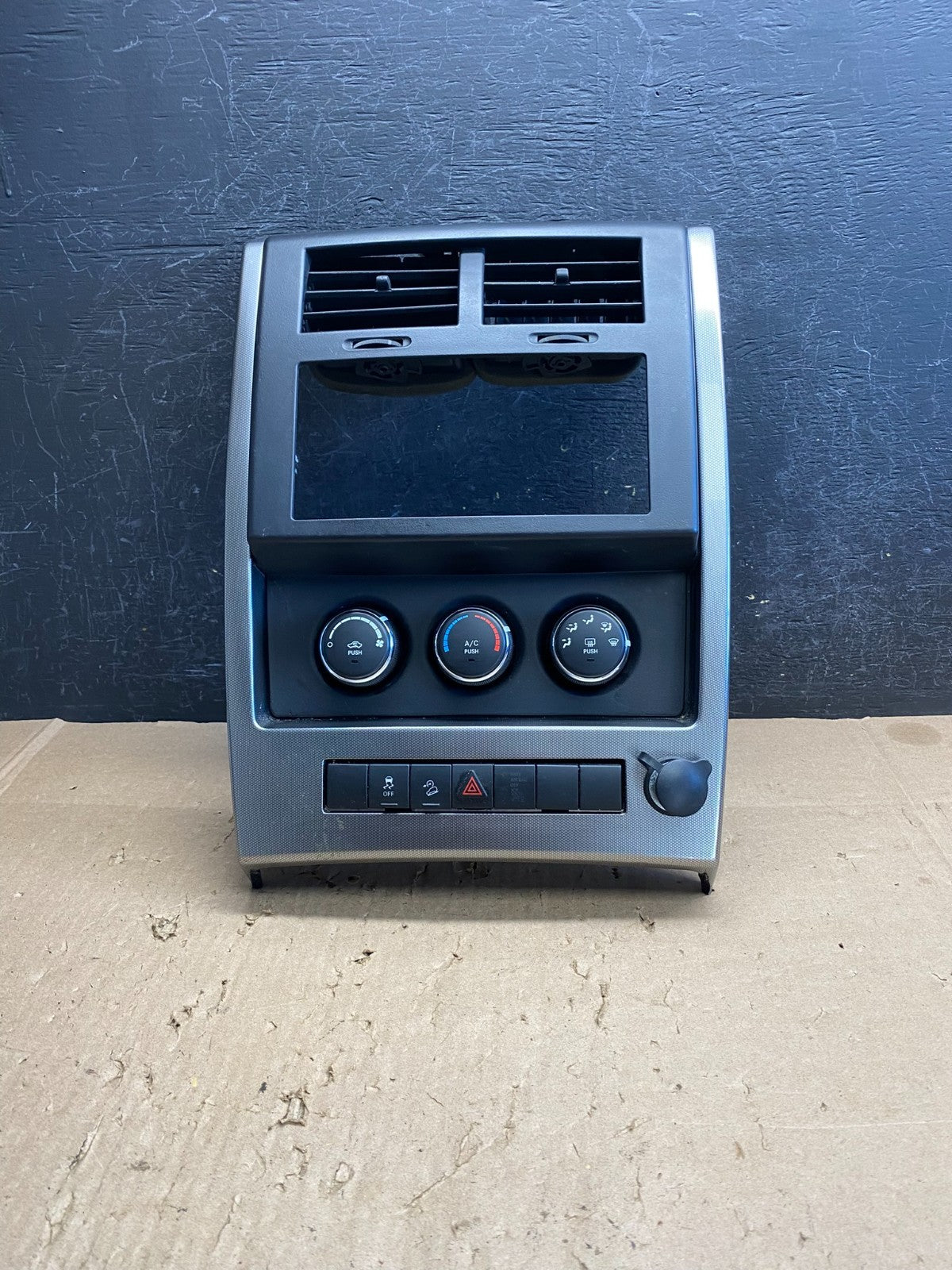 2008 to 2012 Jeep Liberty Dash Climate Temperature Control Radio Bezel AJ1622 DG0