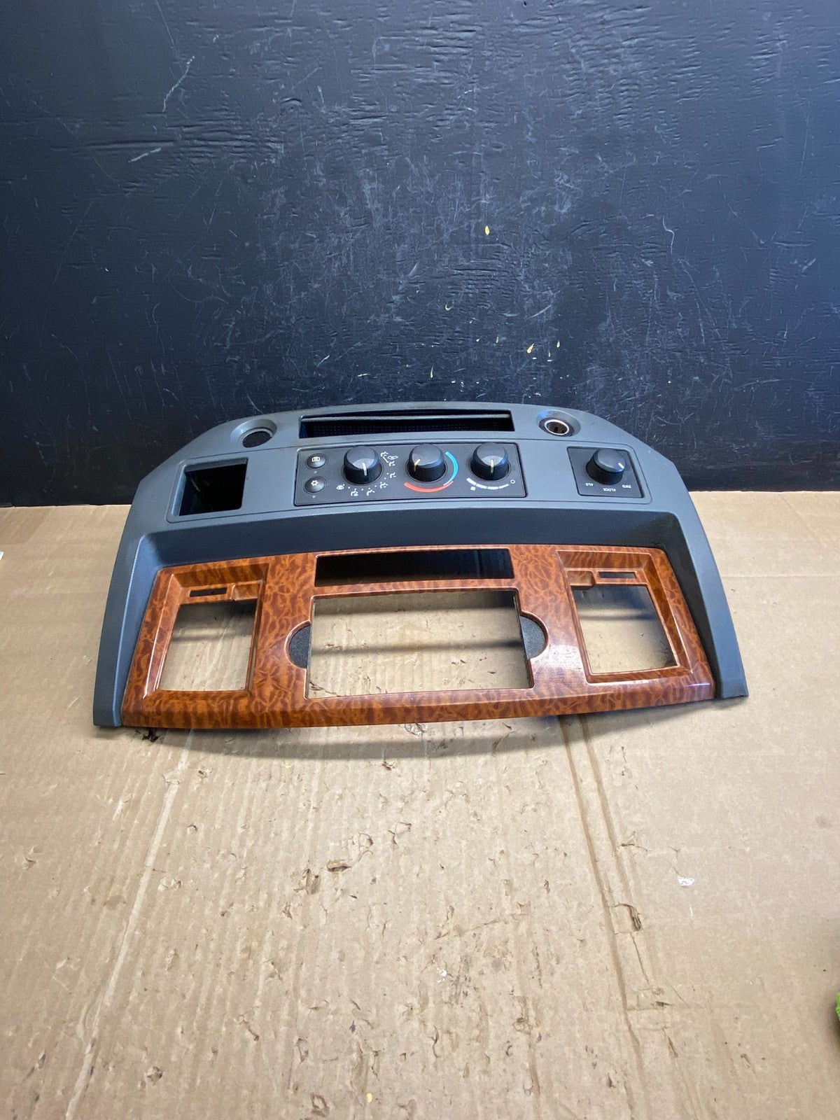 2006 to 2008 Dodge Ram Radio Climate Control A/C Heat Dash Bezel Trim ae1858 DG3