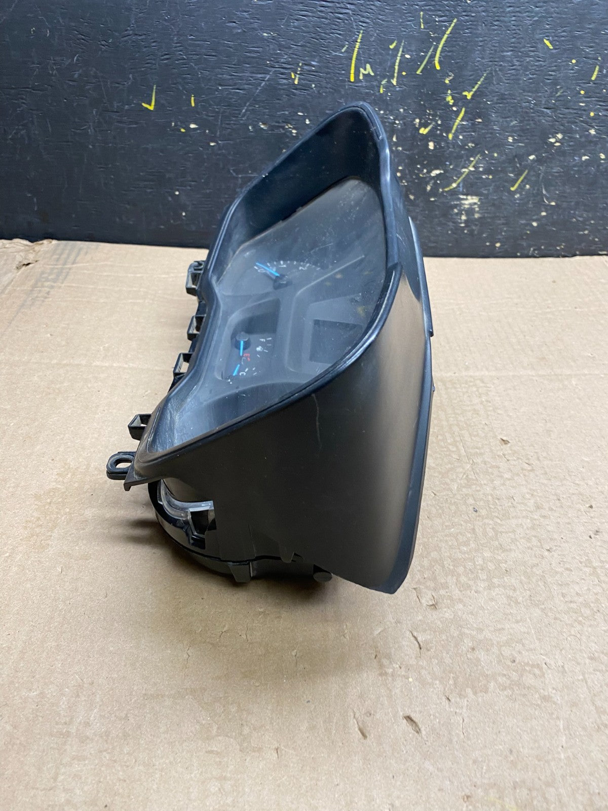 2016 to 2018 Ford Transit Connect Speedometer Cluster y9925 DG3