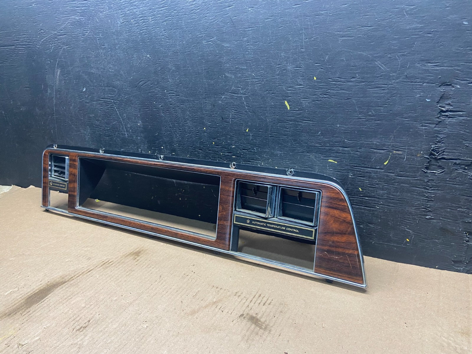 1991-1993 OEM Chrysler New Yorker Speedometer Instrument Cluster Bezel Q7262 DG2