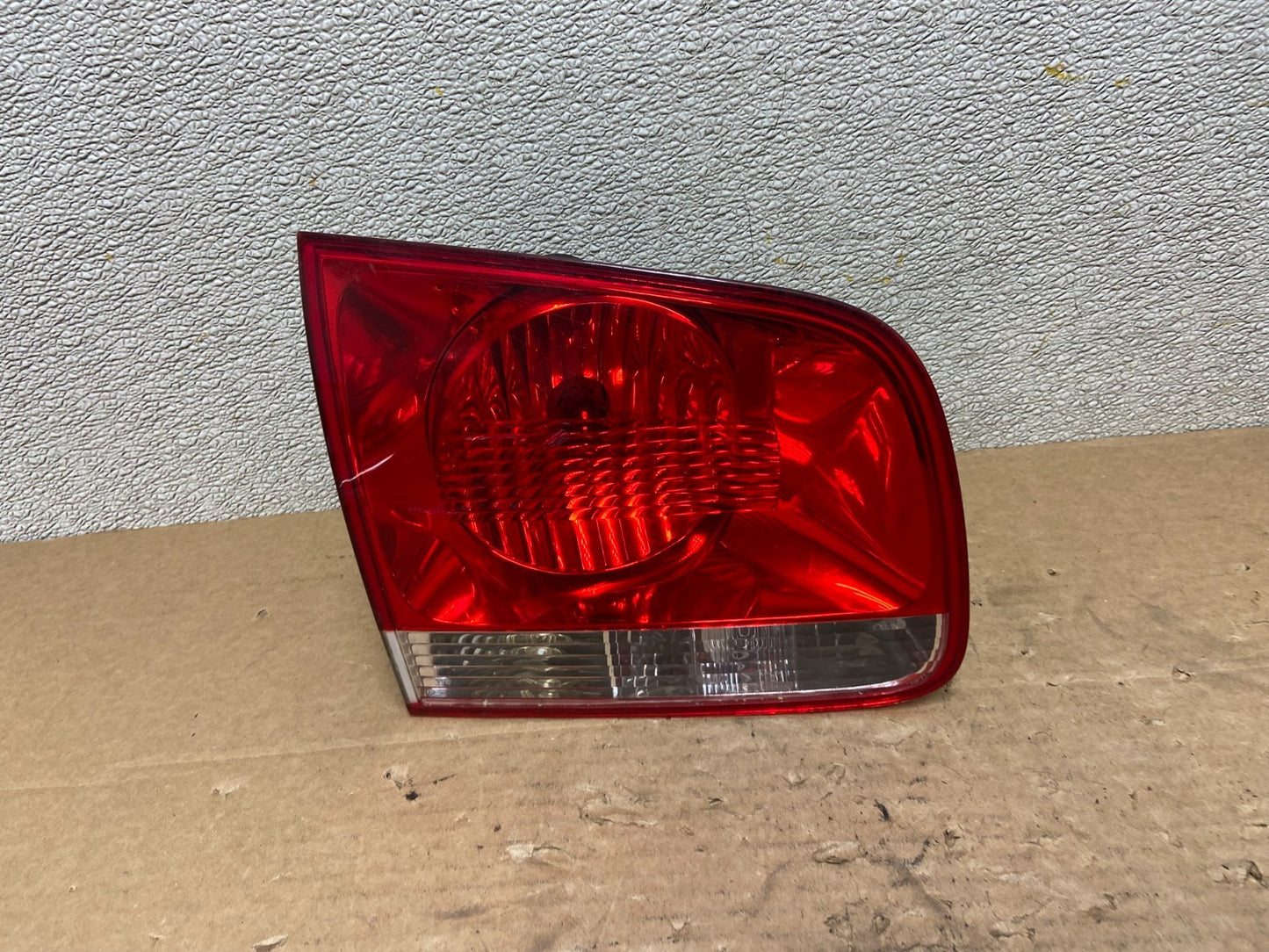 2004-2007 Volkswagen Touareg Lh Driver Left Side Inner Tail Light Oem AB4704 LK0