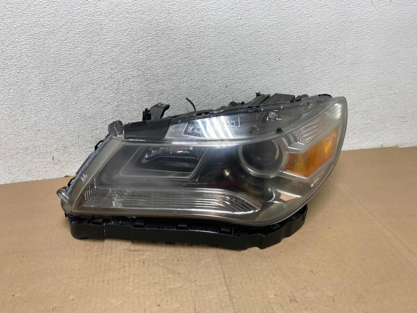 2009 to 2012 Acura RL Left Driver LH Side Xenon HID Headlight AG4611 DW0