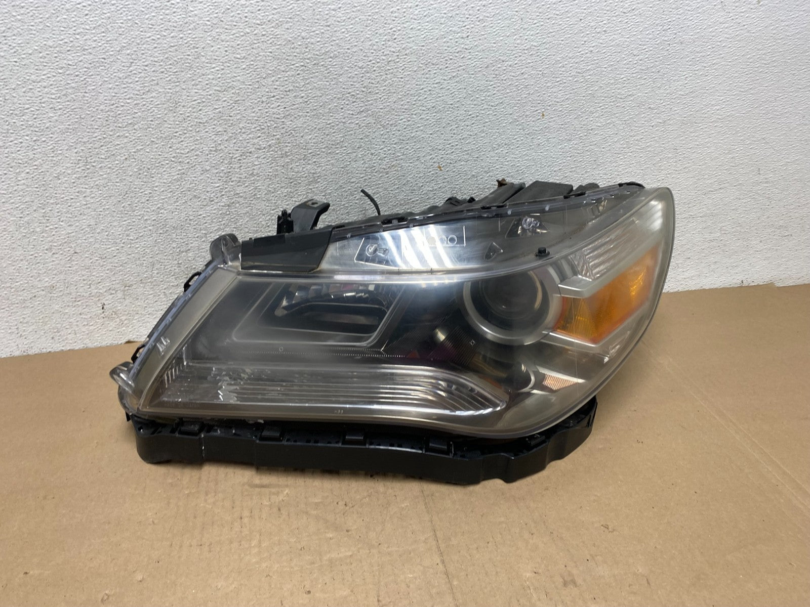 2009 to 2012 Acura RL Left Driver LH Side Xenon HID Headlight AG4611 DW0