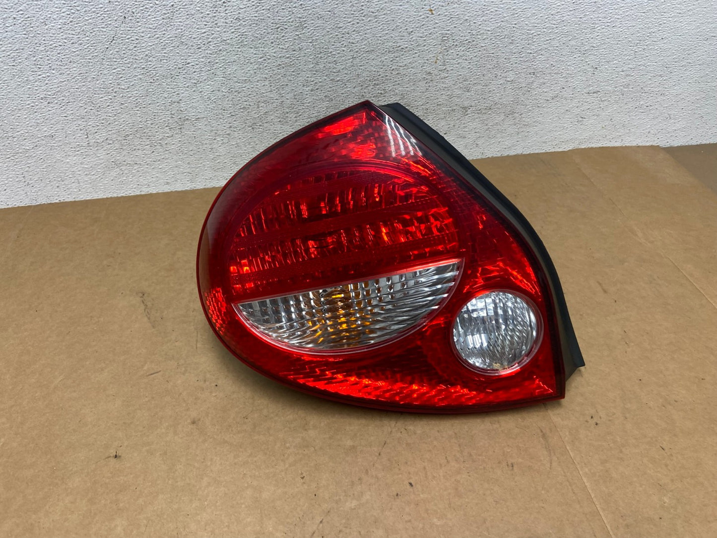 2000 to 2001 Nissan Maxima Left Driver Lh Side Tail Light AE2950 LK0