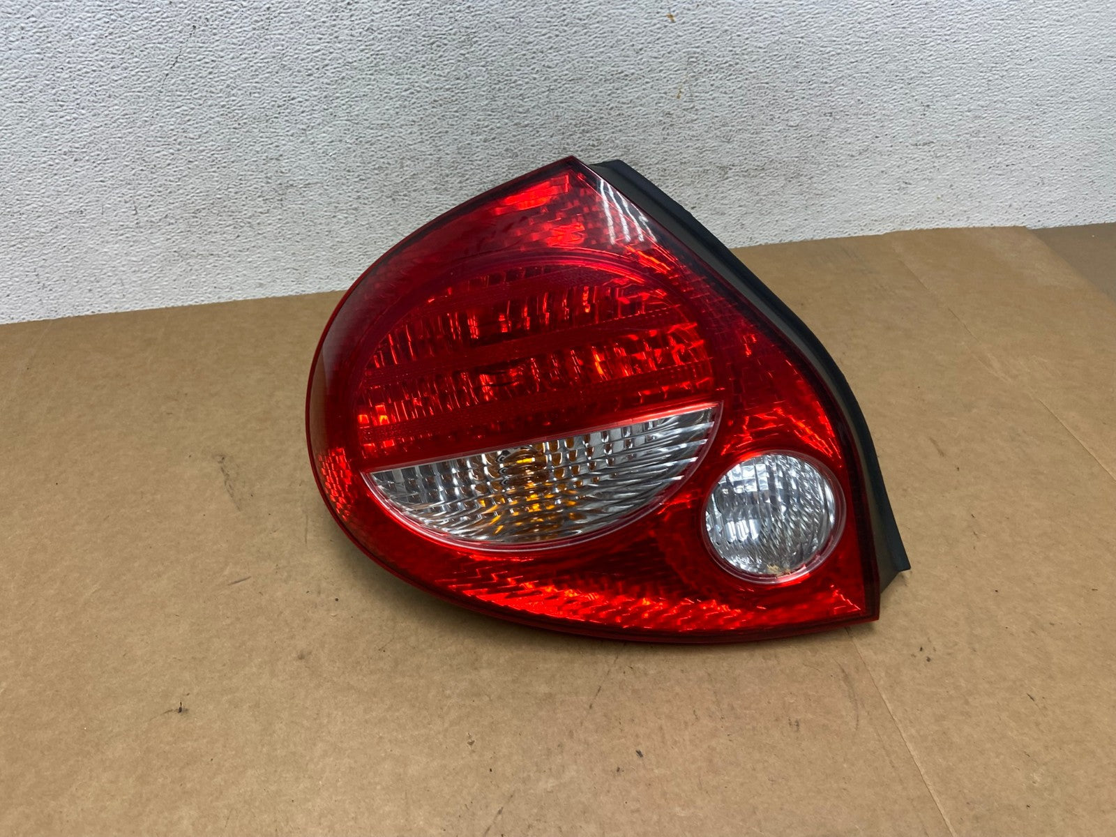 2000 to 2001 Nissan Maxima Left Driver Lh Side Tail Light AE2950 LK0