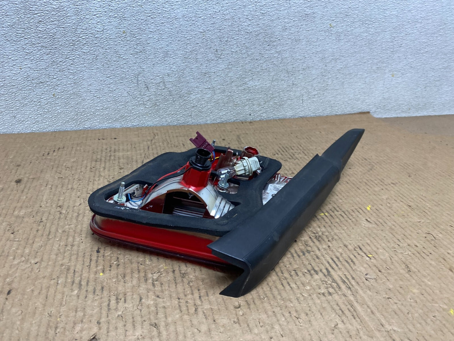 2009 - 2012 Bmw 7-Series F01 F02 750i Left Driver LH  Inner Tail Light G18385