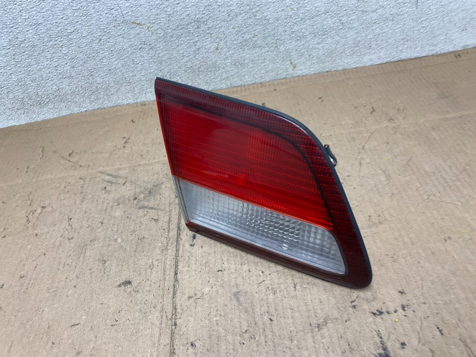 1997 1998 1999 Nissan Maxima Left Driver LH Inner Tail Light Oem R8014 DW2