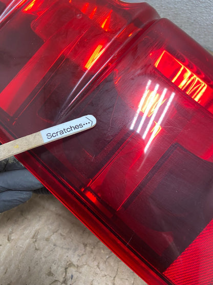 2008-2014 Chevrolet Tahoe Suburban Driver Lh Left Side Tail Light Y9214 DW3