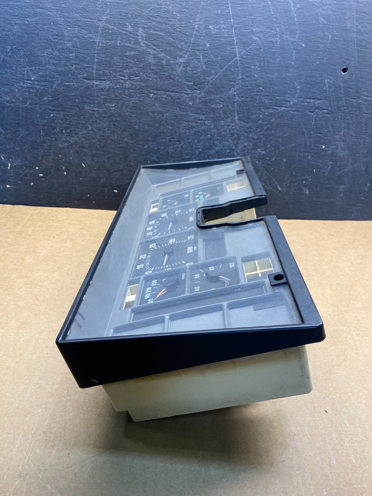 International Cluster Speedometer 689996c93 AH6958 PS2
