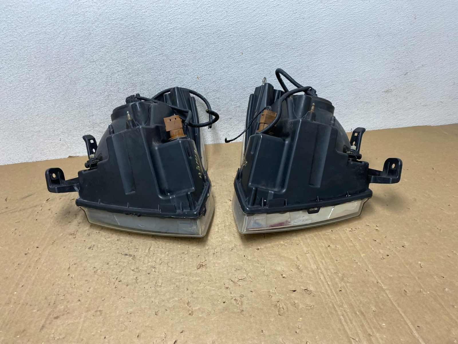 2007 - 2014 Ford Expedition Left+Right Side Headlights Halogen AG1430 DW12