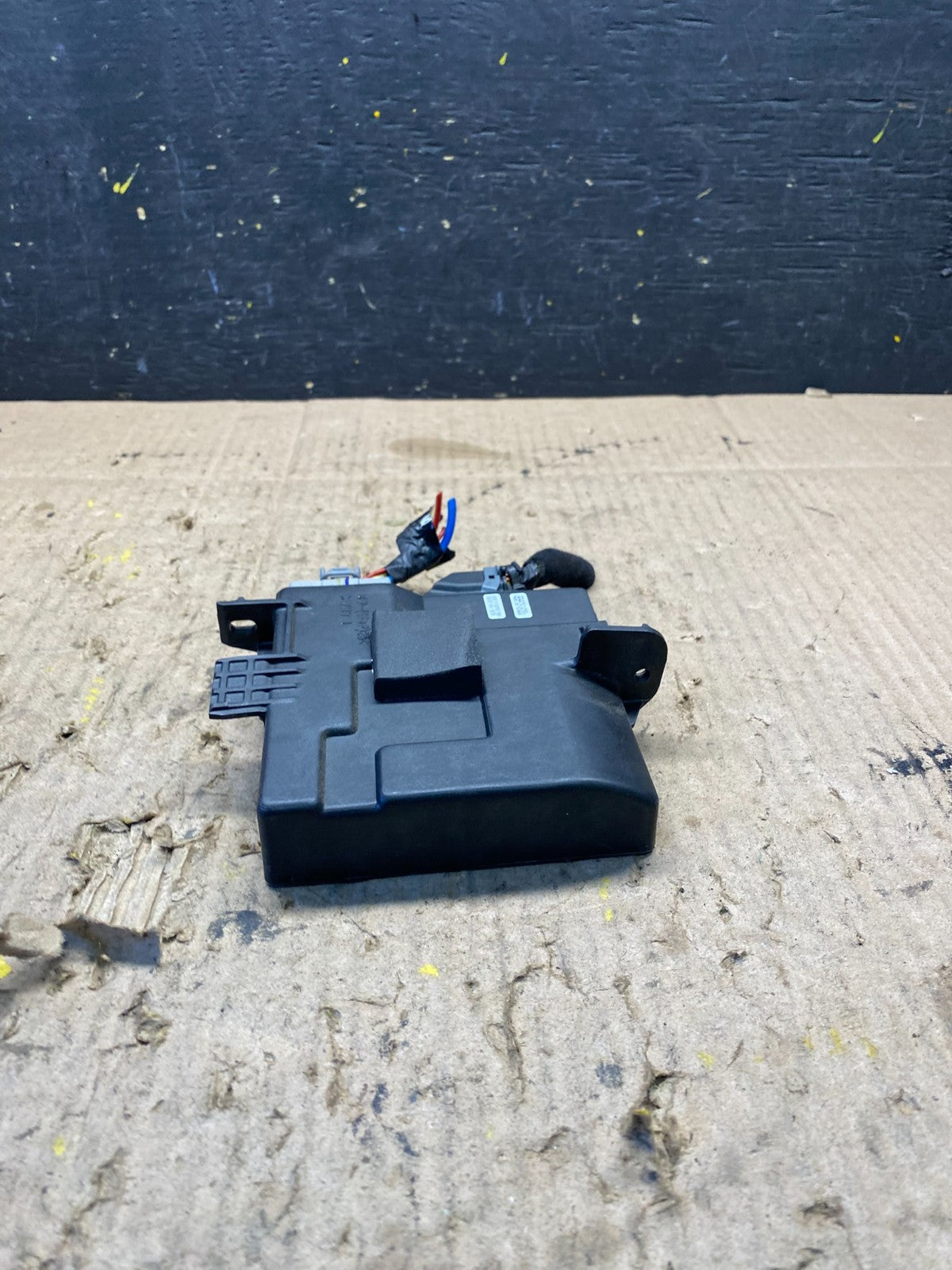 2006-2014 Kia Sedona Entourage Power Sliding Door Control Module P7922 DG2