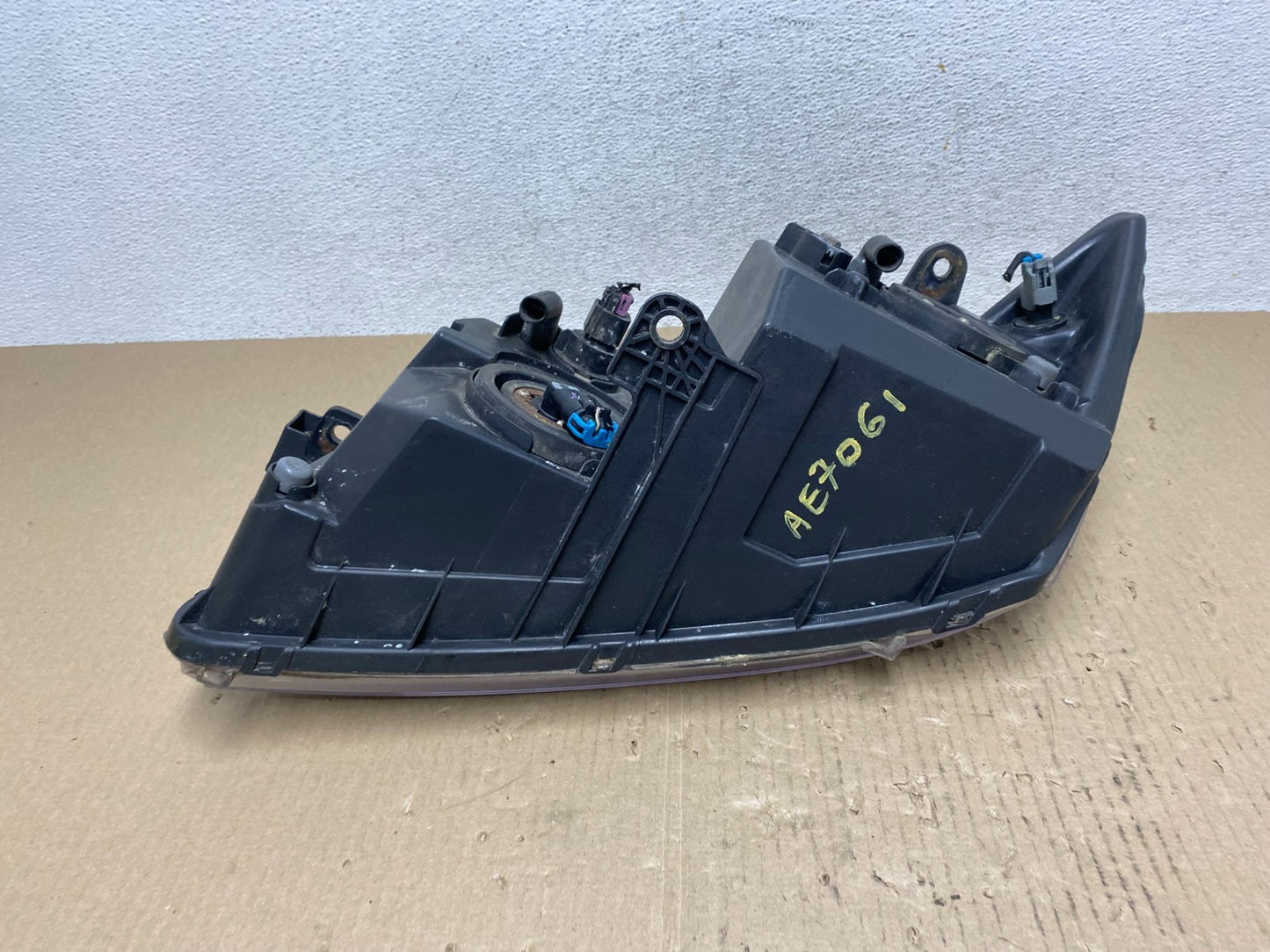 2009 to 2017 Dodge Journey Headlight Right Passenger Rh Halogen AE7061 DW6