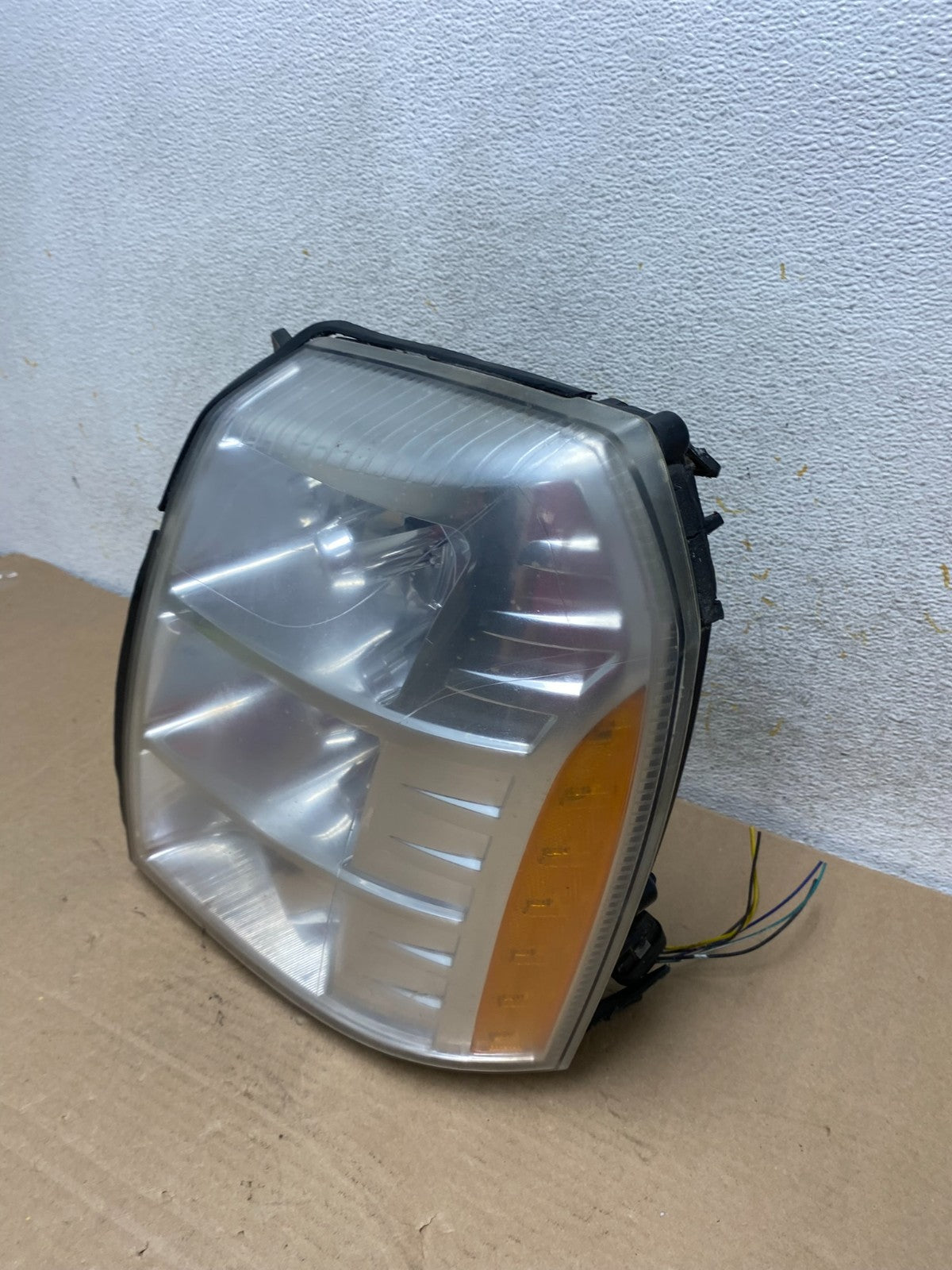 2007 - 2014 Cadillac Escalade Left Driver LH Side Xenon HID Headlight AH9377 DW1