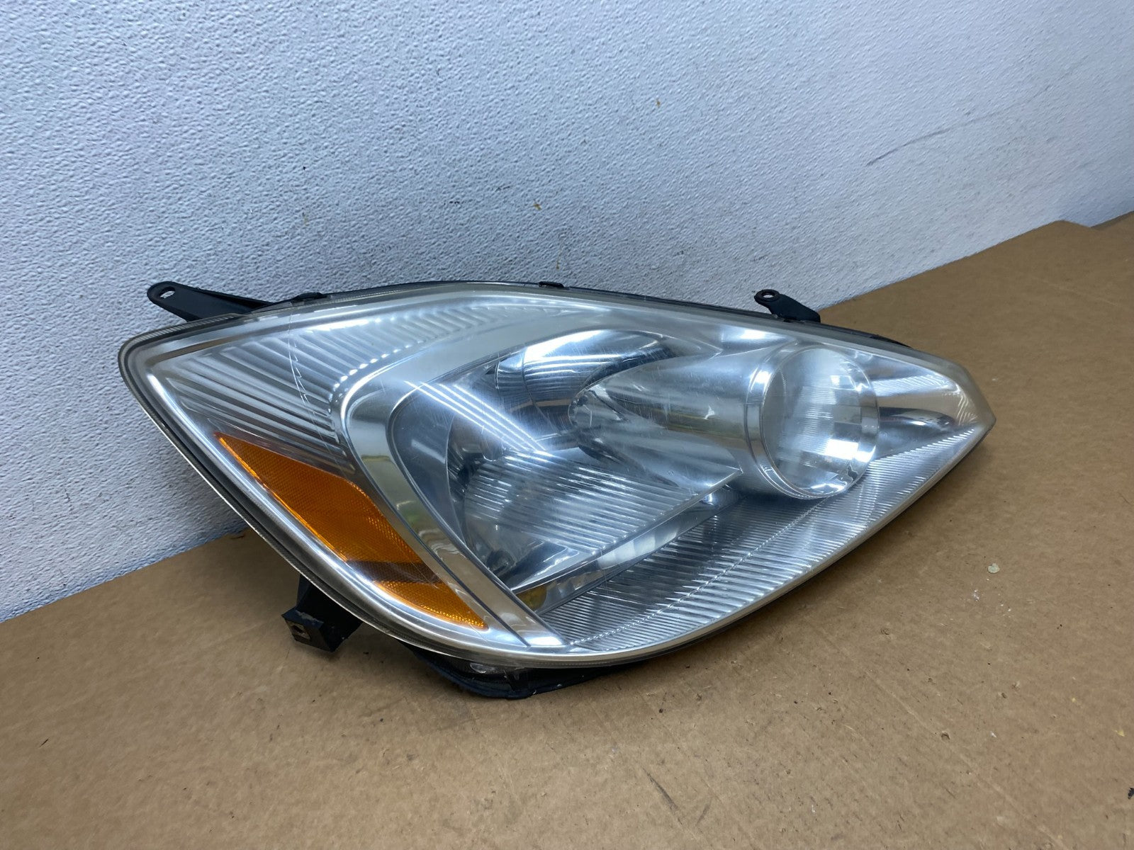 2004-2005 Toyota Sienna Right Passenger Halogen Headlight DEPO AD6034 DW2