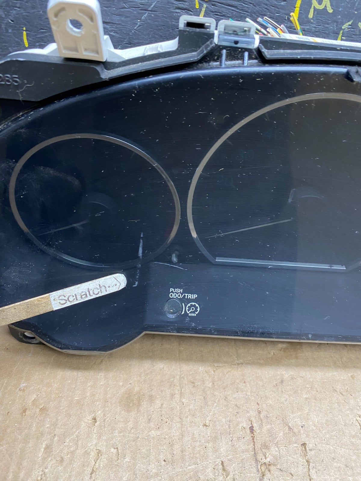 2006 Toyota Sienna Speedometer Cluster Gauge OEM Z4631 DG1