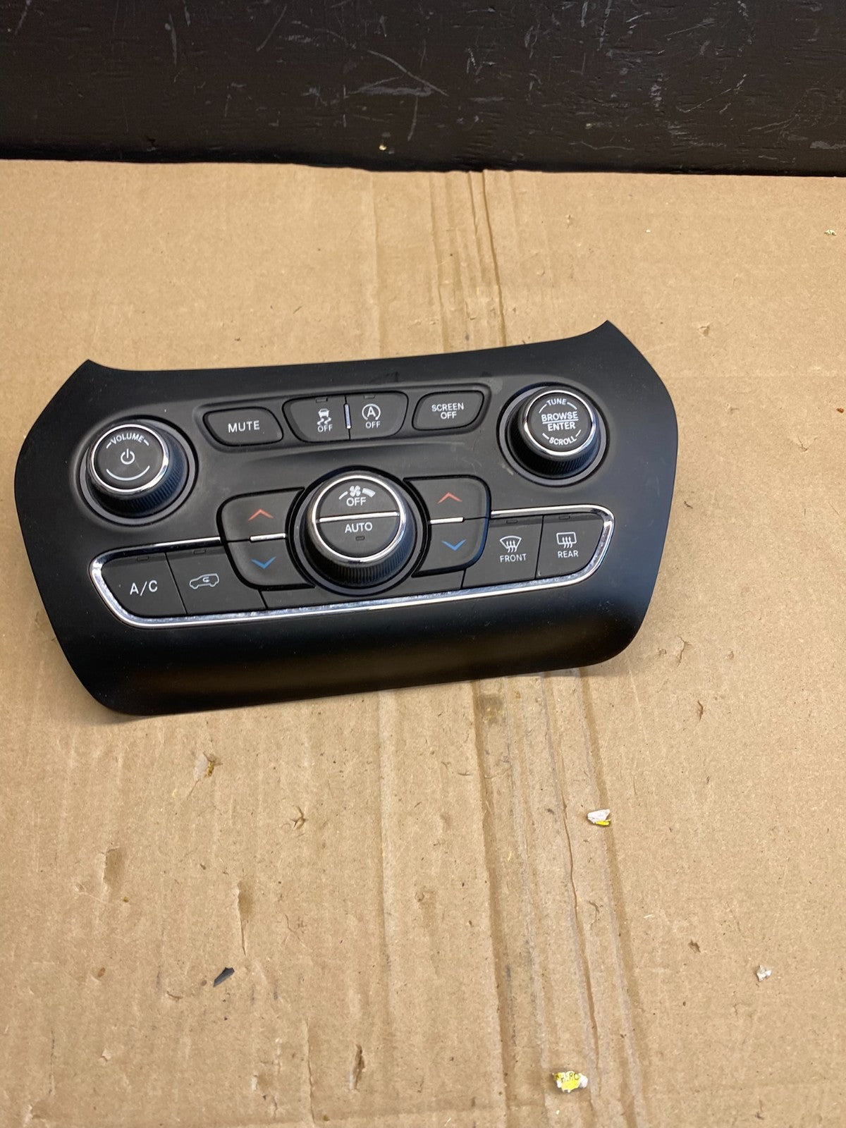 2019 to 2023 Jeep Cherokee Heater Climate Temperature Control AB8789 DG0