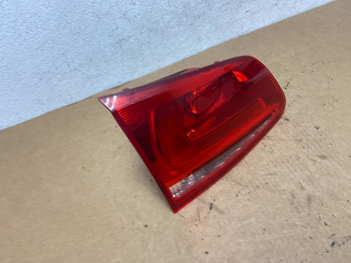 2011-2014 Volkswagen Touareg Left Driver LH Side Inner Tail Light AD5156 DG2