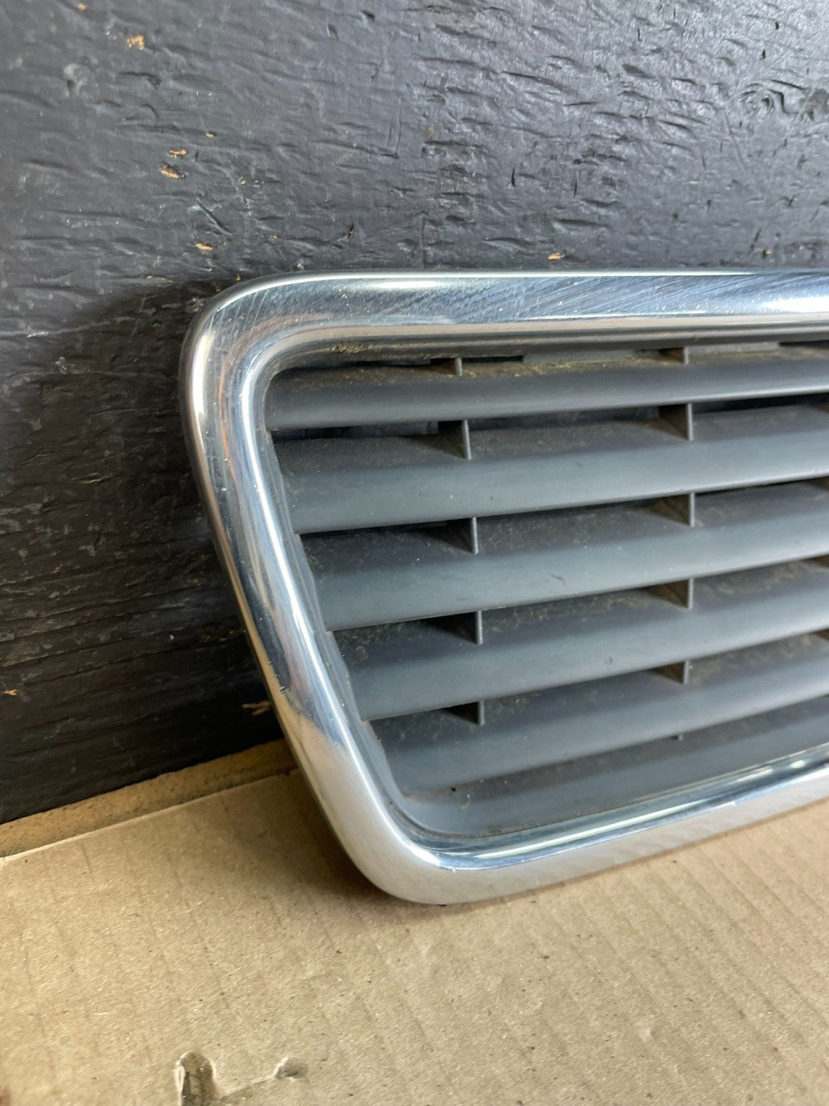 2000 to 2002 Audi A4 Upper Front Grill Grille OEM ac1969 DG2