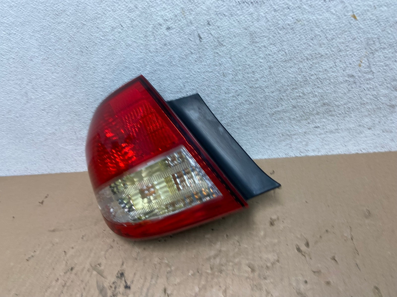 2002 2003 2004 Infiniti I35 Left Driver LH Side Tail Light AE8883 LK1