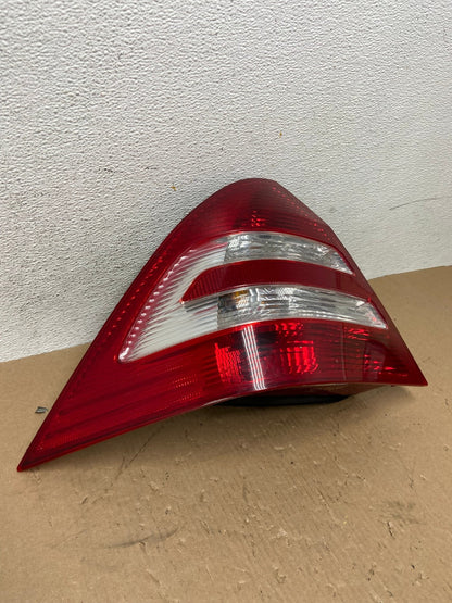 2005-2007 Mercedes-Benz C230 C240 W203 C-Class Left Driver Tail Light AD76911