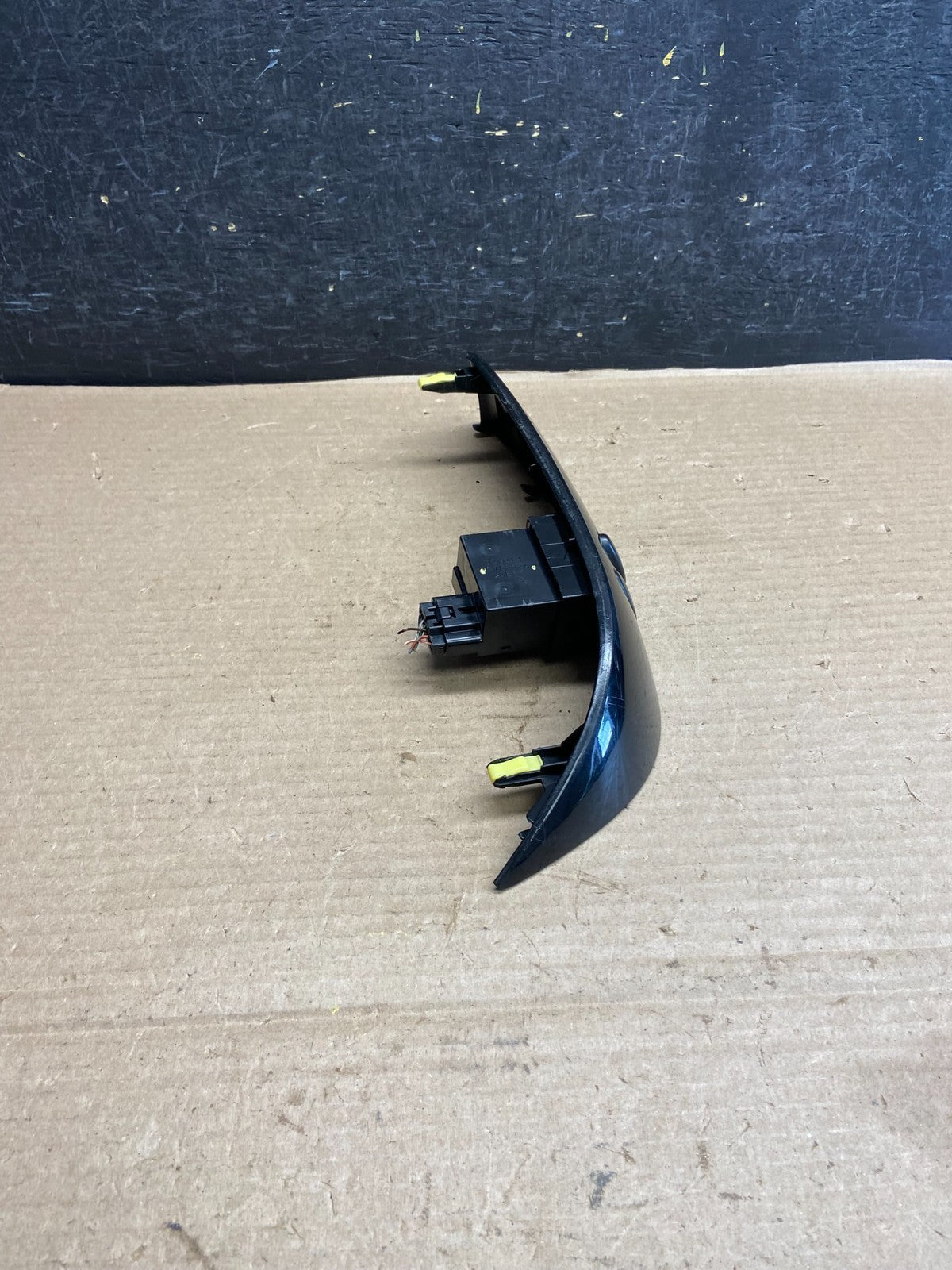 2004 to 2010 Toyota Sienna Left Side Climate Switches Bezel Trim AH3534 DG2