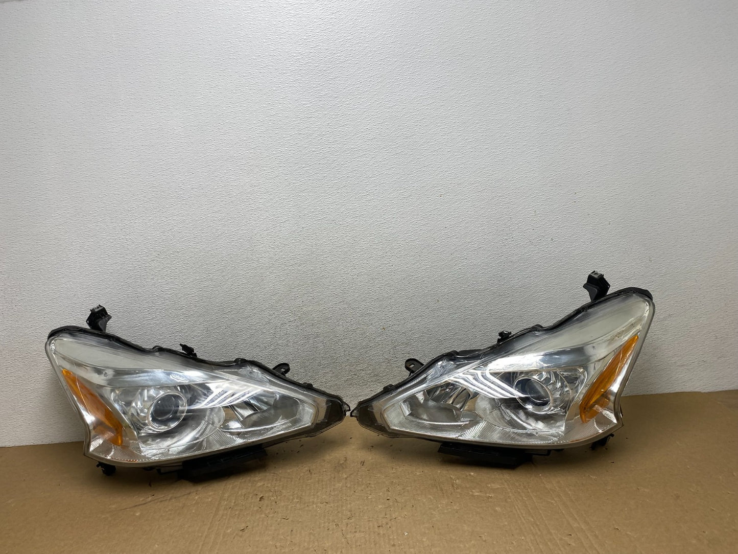 2013 to 2015 Nissan Altima Left+Right Side Set Halogen Headlights AG1118 DW0