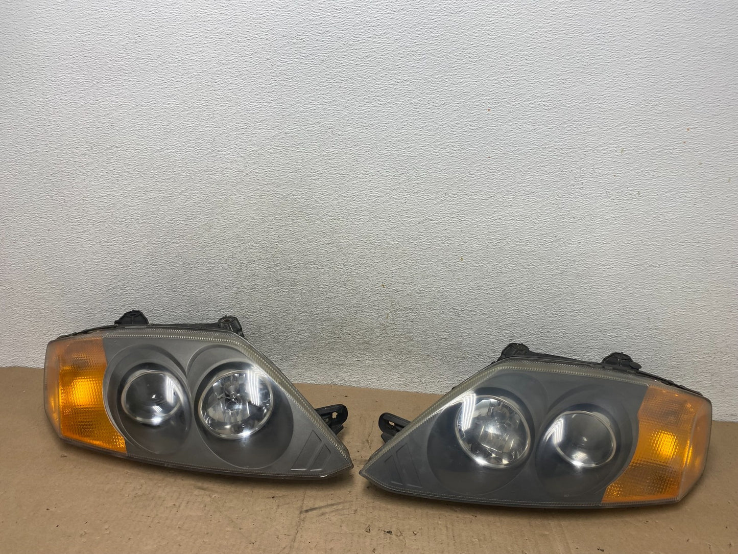 2003 to 2004 Hyundai Tiburon Left+Right Set Side Headlight AG4891 DG0