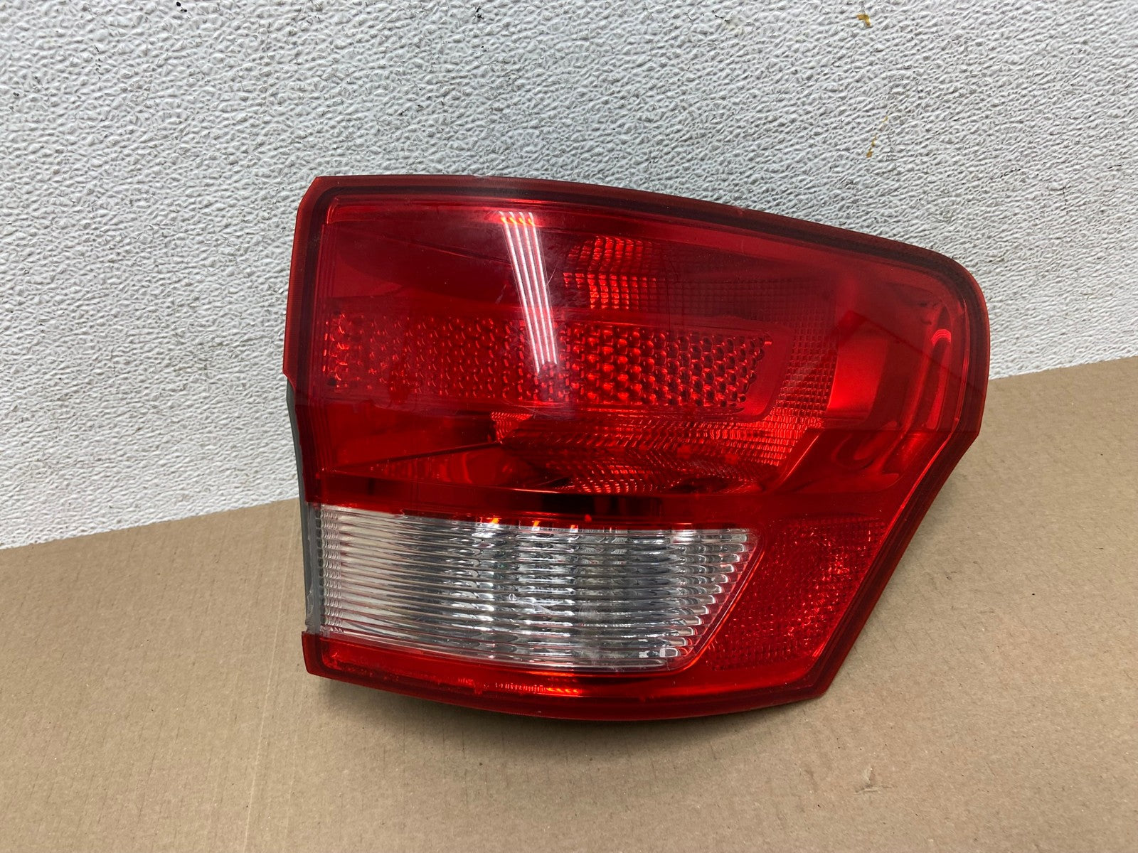 2011-2013 Jeep Grand Cherokee Right Passenger Side Rh Tail Light AE6909 LK0