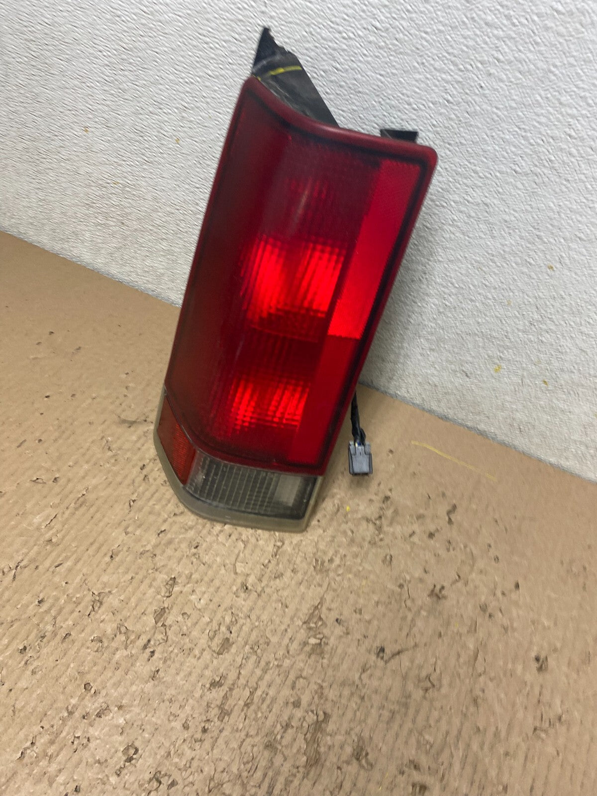 1996 - 1999 GMC Savana Express 1500 Van Left Driver Lh Tail Light Oem M9891 DW1