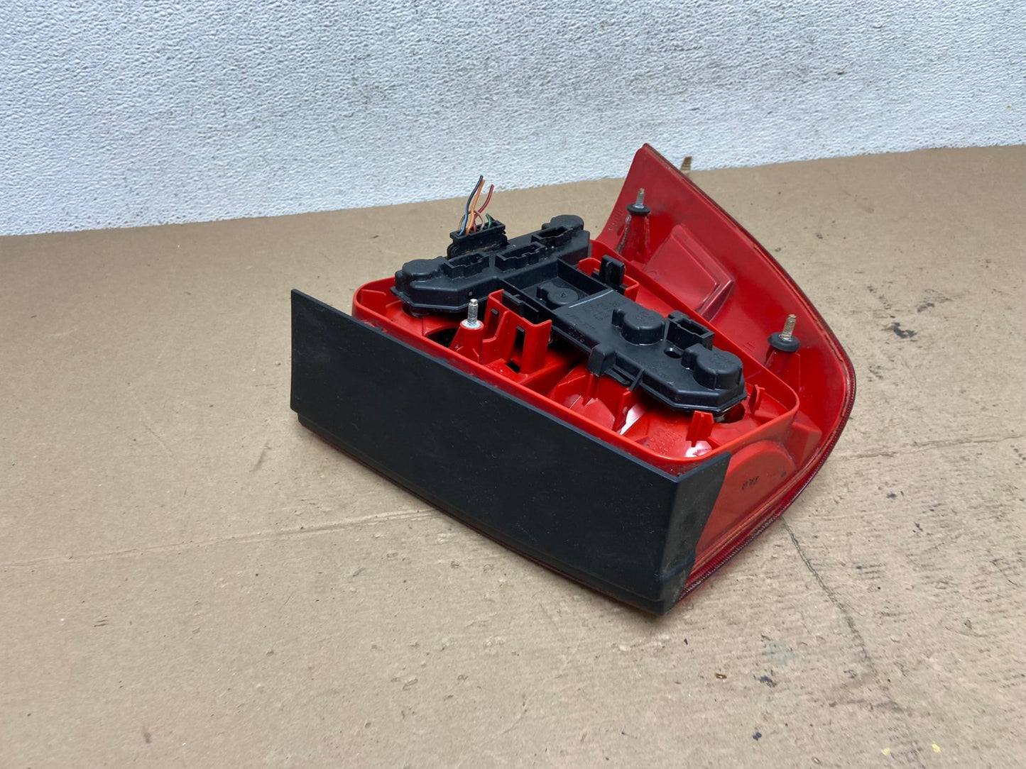 1999 to 2003 Volkswagen Jetta Sedan Right Passenger Tail Light AF5724 LK3