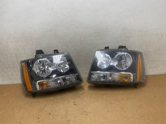 2007 to 2013 Chevrolet Suburban Tahoe Left+Right Set Headlights X5541 DW0
