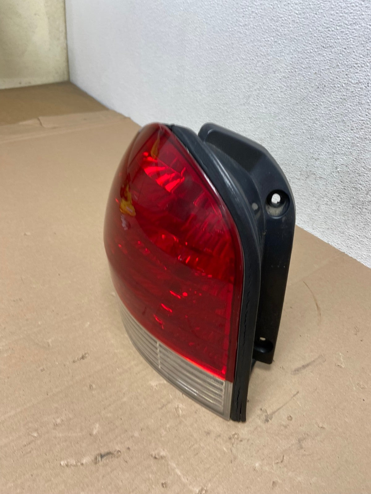 2005 to 2006 Hyundai Santa Fe Left Driver Side Tail Light AE7177 LK1