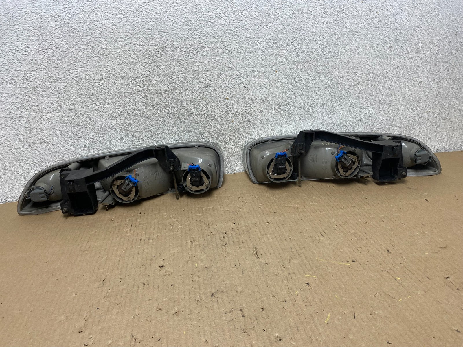 1998 - 2002 Saturn SL SL1 SL2 S Series Left+Right Halogen Headlights AG8014 DW6