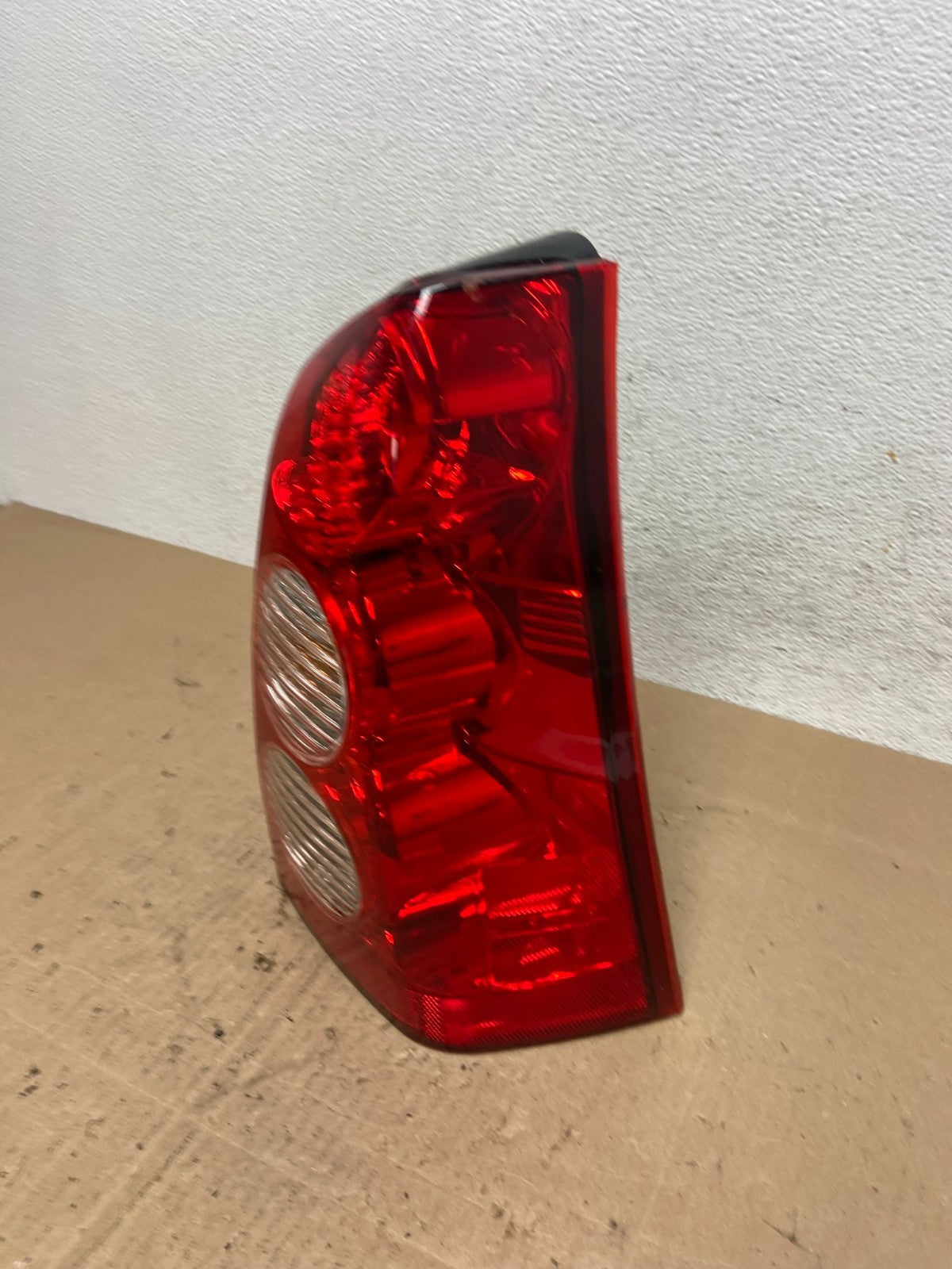 2005 2006 Mazda Tribute Right Passenger Rh Tail Light Aftermarket AE6171 DG1