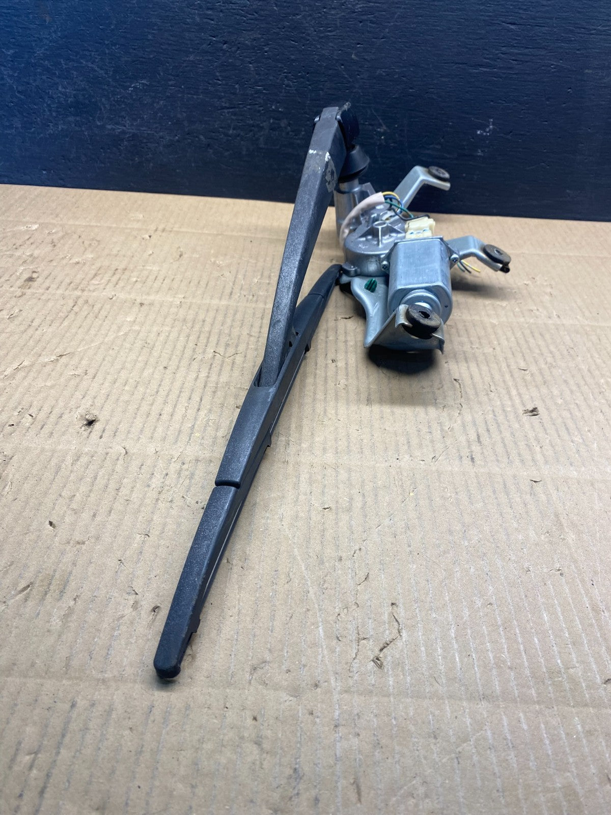 2005 to 2009 Subaru Legacy Outback Rear Windshield Wiper Motor ad1518 DG2