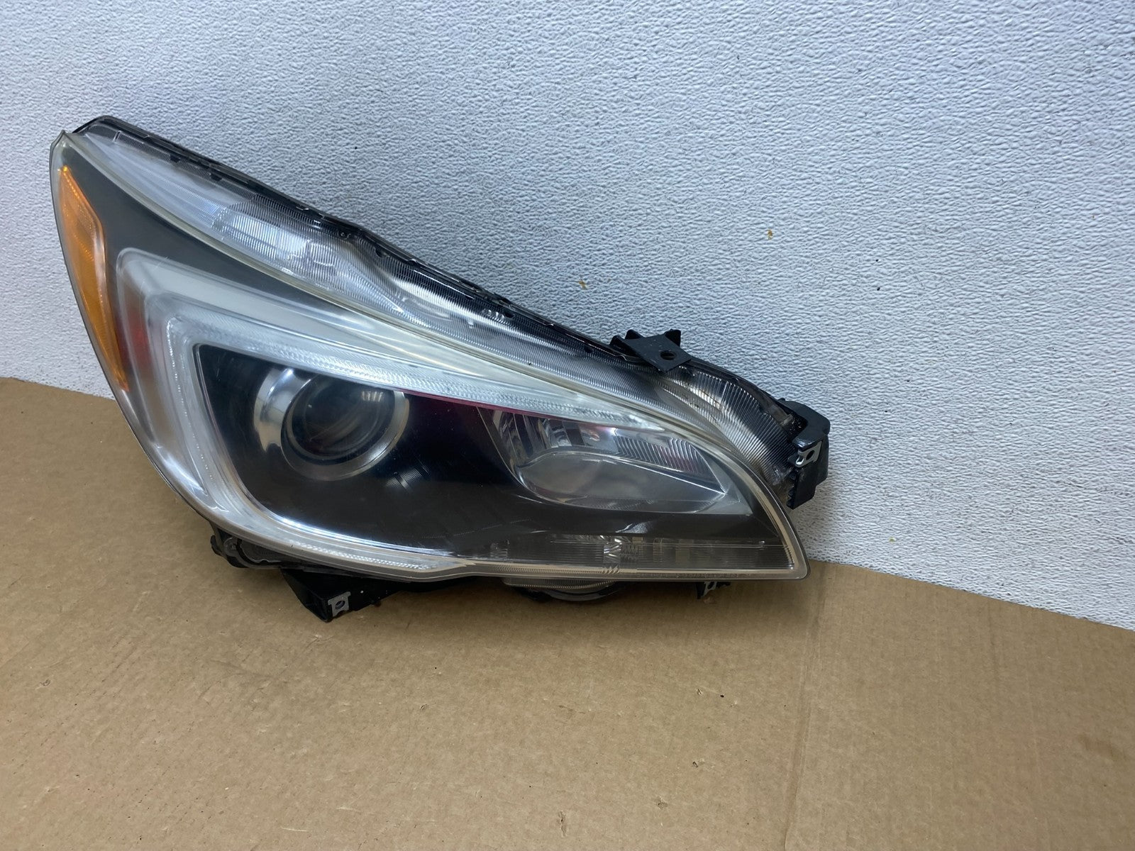 2015 to 2017 Subaru Legacy Outback Right Passenger Xenon HID Headlight AF9526 DW1