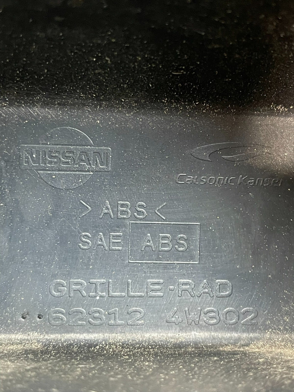 2002 2003 2004 Nissan Pathfinder Front Upper Grill Grille AD8383 DG4