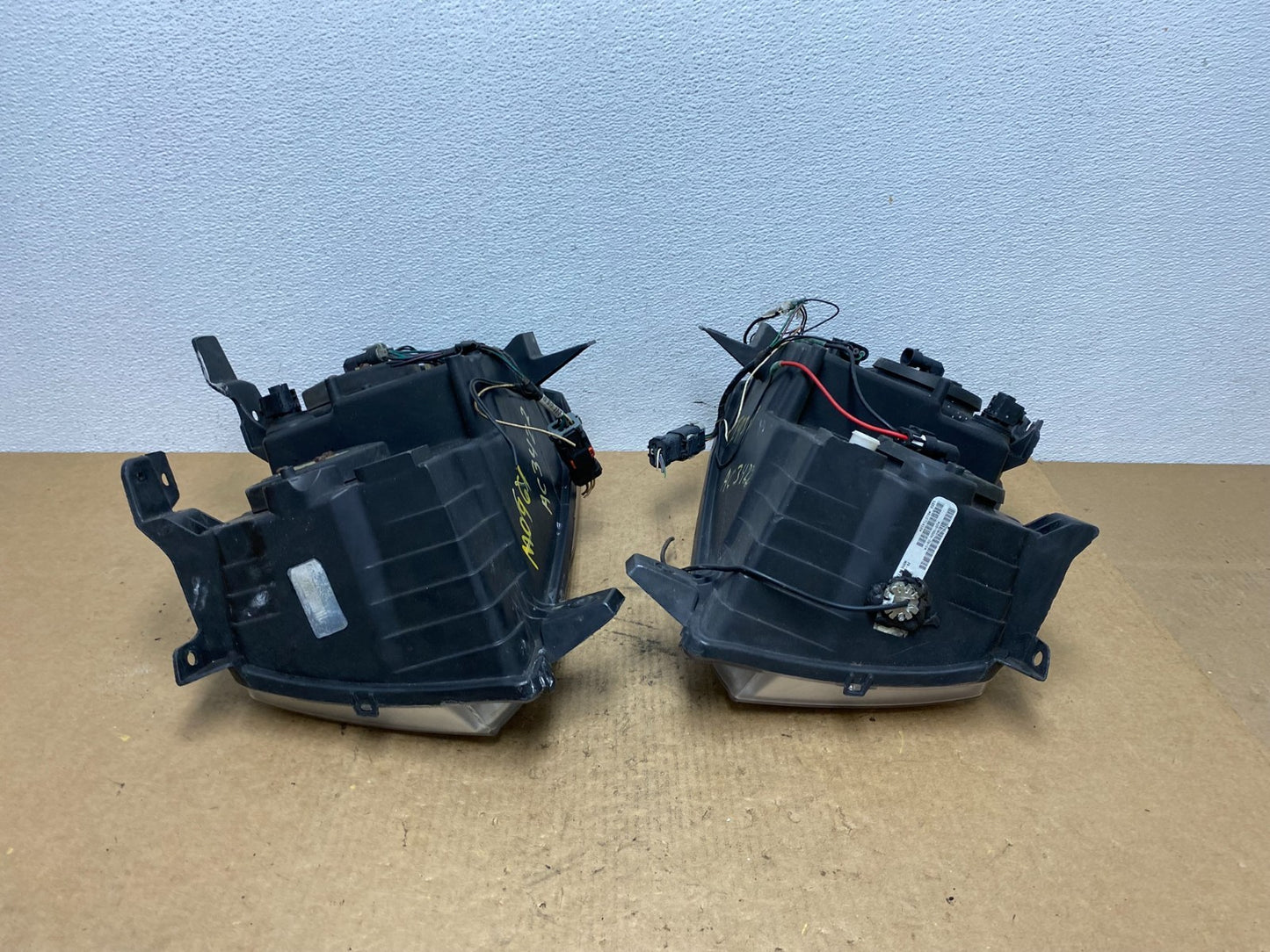 2009-2010 Jeep Grand Cherokee Left+Right Set Halogen Headlights AC3422 DW17