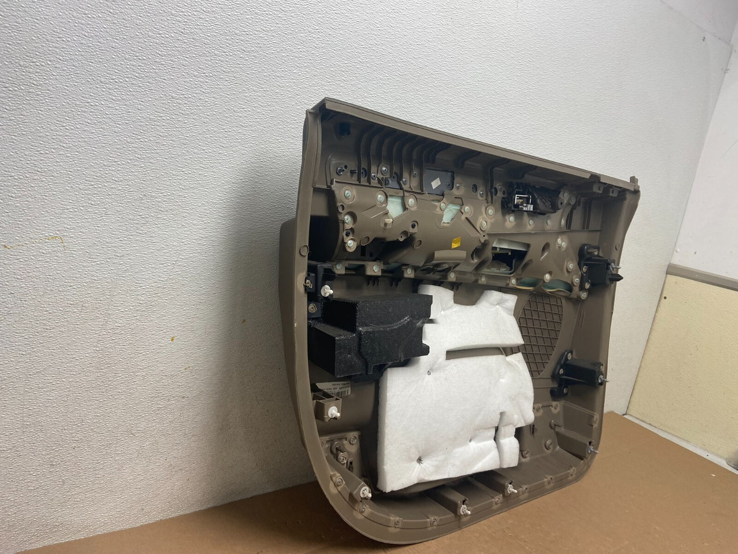 2009-2014 Volkswagen Routan Right Passenger RH Side Panel Door OEM D97428
